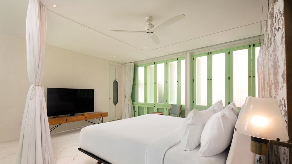 Elite Havens - Villa 1880 - Bali 5-Bedroom Fully Staffed Contemporary-Colonial Villa - Indonesia - Guest bedroom